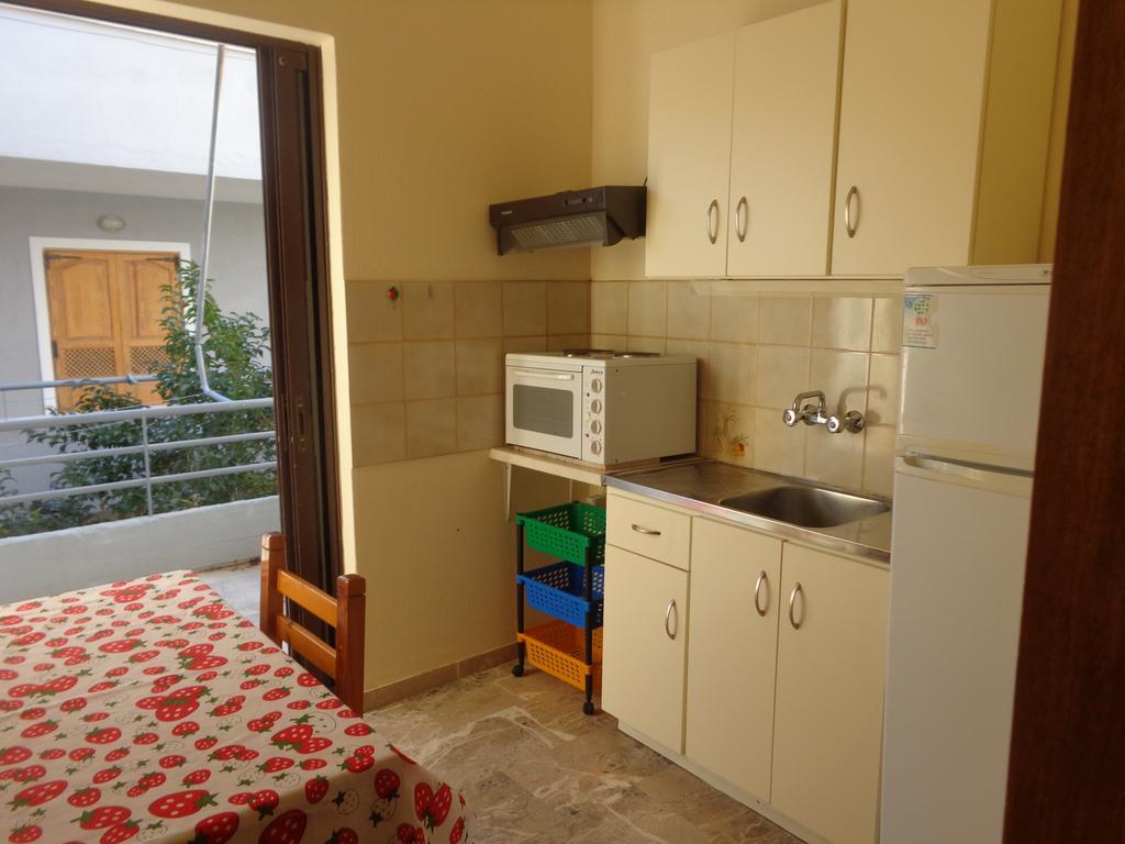 Finikas Apartment Iria Exterior photo